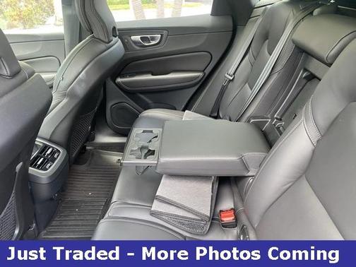 2023 Volvo XC60 B5 Ultimate Bright Theme