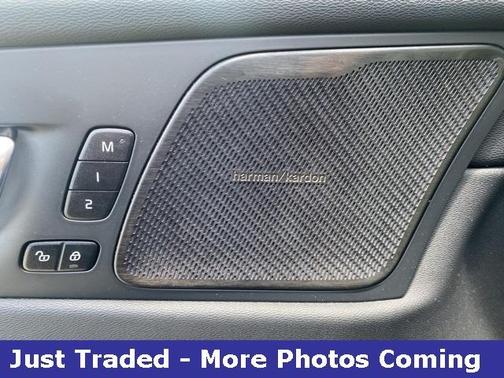 2023 Volvo XC60 B5 Ultimate Bright Theme