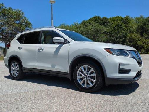 White 2018 Nissan Rogue SV