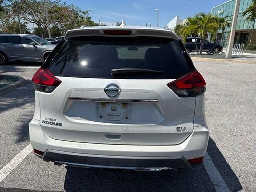 White 2018 Nissan Rogue SV