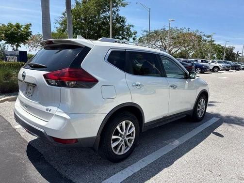 White 2018 Nissan Rogue SV