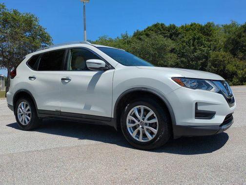 White 2018 Nissan Rogue SV