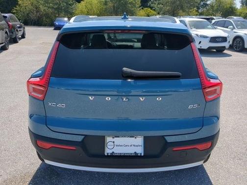 2025 Volvo XC40 B5 Plus Bright Theme