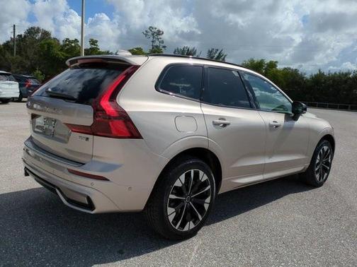2026 Volvo XC60 B5 Plus
