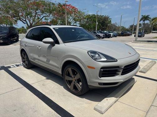 Chalk 2021 Porsche Cayenne Base