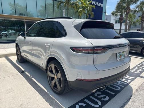 Chalk 2021 Porsche Cayenne Base