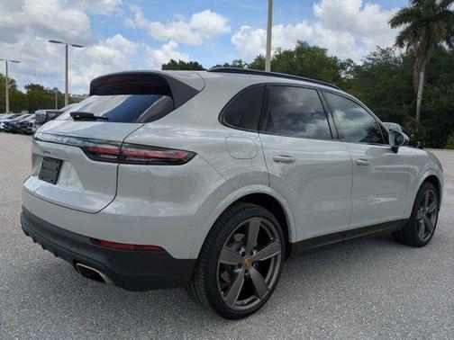 Chalk 2021 Porsche Cayenne Base