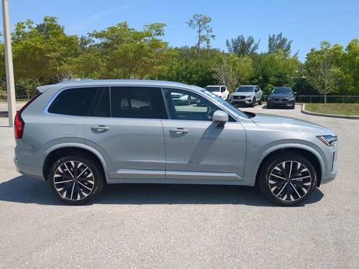 2025 Volvo XC90 B5 Plus 7-Seater