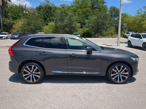 2023 Volvo XC60 B5 Ultimate Bright Theme