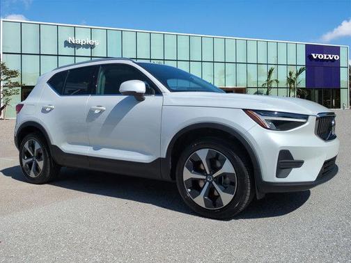 Crystal White Pearl 2025 Volvo XC40 B5 Core Bright Theme