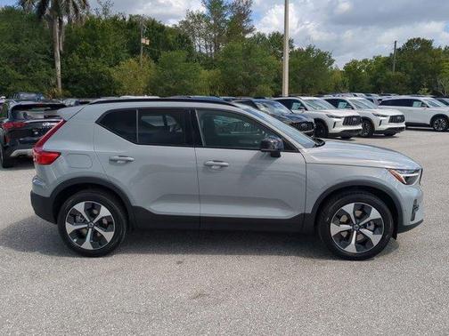2025 Volvo XC40 B5 Plus Dark Theme