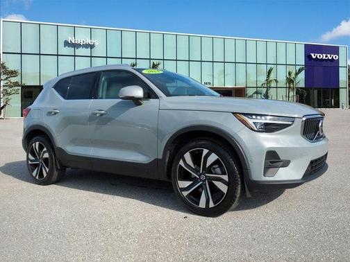 2024 Volvo XC40 B5 Plus Bright Theme
