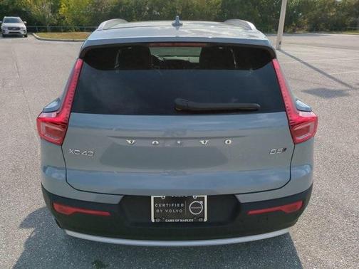 2024 Volvo XC40 B5 Plus Bright Theme