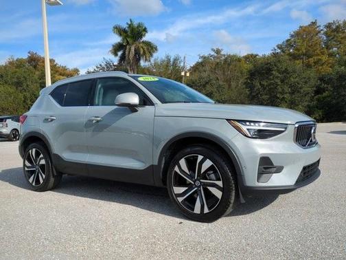 2024 Volvo XC40 B5 Plus Bright Theme