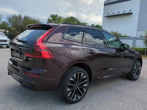 Mulberry Metallic 2026 Volvo XC60 B5 Ultra