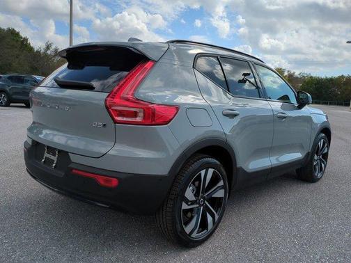 2026 Volvo XC40 B5 Plus