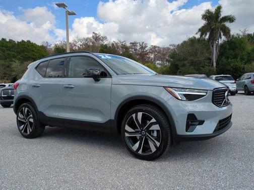2026 Volvo XC40 B5 Plus