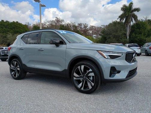 2026 Volvo XC40 B5 Plus