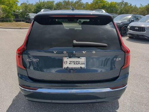 2025 Volvo XC90 Plug-In Hybrid T8 Core 7-Seater