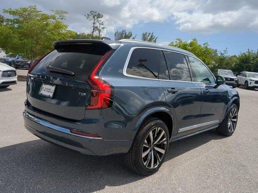 2025 Volvo XC90 Plug-In Hybrid T8 Core 7-Seater