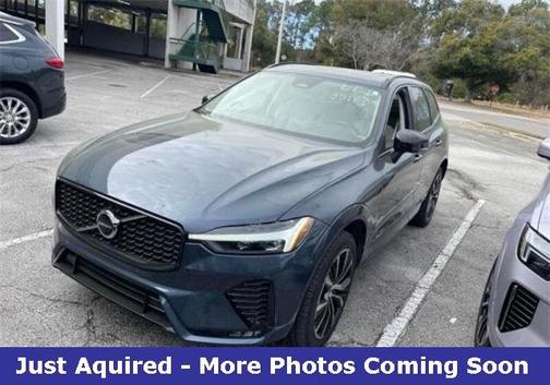 2023 Volvo XC60 B5 Plus Dark Theme