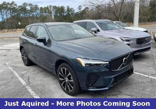 2023 Volvo XC60 B5 Plus Dark Theme