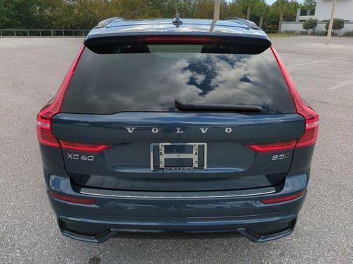 2023 Volvo XC60 B5 Plus Dark Theme