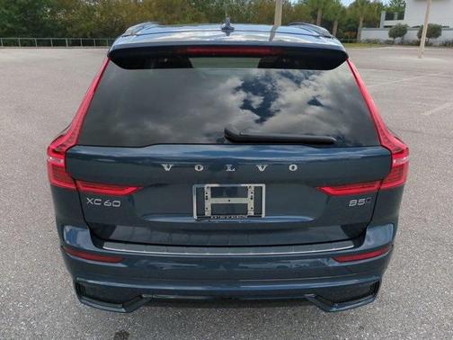 2023 Volvo XC60 B5 Plus Dark Theme