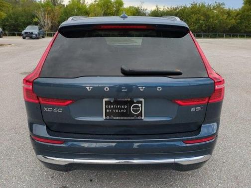 2023 Volvo XC60 B5 Ultimate Bright Theme