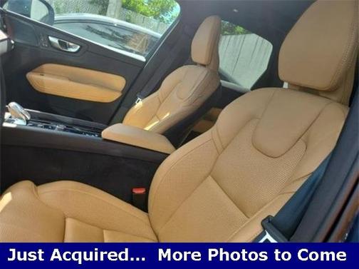 2023 Volvo XC60 B5 Ultimate Bright Theme