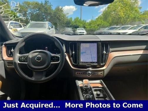 2023 Volvo XC60 B5 Ultimate Bright Theme