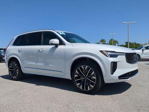 2025 Volvo XC90 Plug-In Hybrid T8 Plus 7-Seater