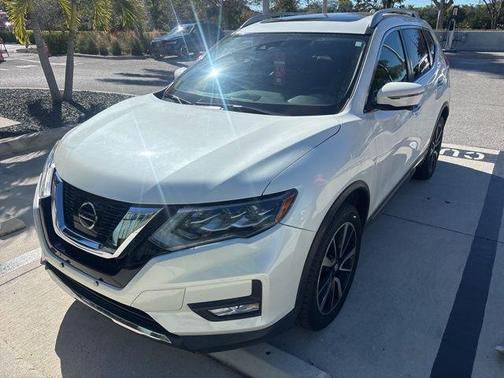White 2017 Nissan Rogue SL