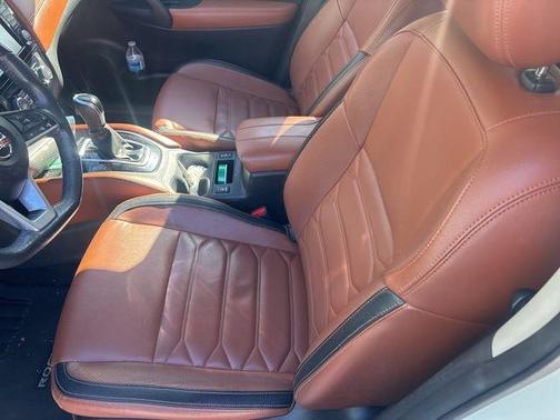 White 2017 Nissan Rogue SL