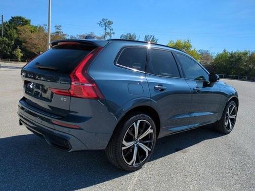2023 Volvo XC60 B5 Ultimate Dark Theme