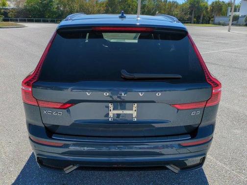 2023 Volvo XC60 B5 Ultimate Dark Theme