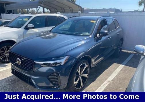 2023 Volvo XC60 B5 Ultimate Dark Theme