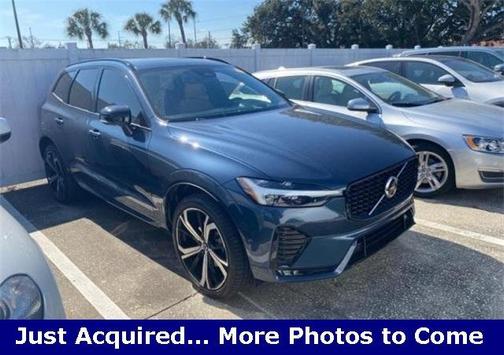 2023 Volvo XC60 B5 Ultimate Dark Theme