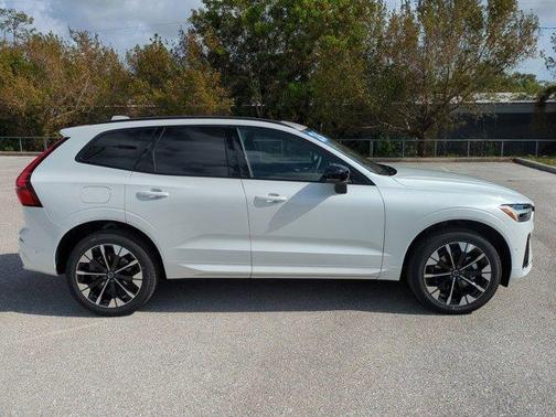 Crystal White Metallic 2026 Volvo XC60 B5 Plus