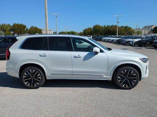 Crystal White Pearl 2026 Volvo XC90 B6 Plus 7-Seater