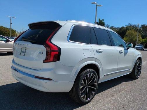 Crystal White Pearl 2026 Volvo XC90 B6 Plus 7-Seater