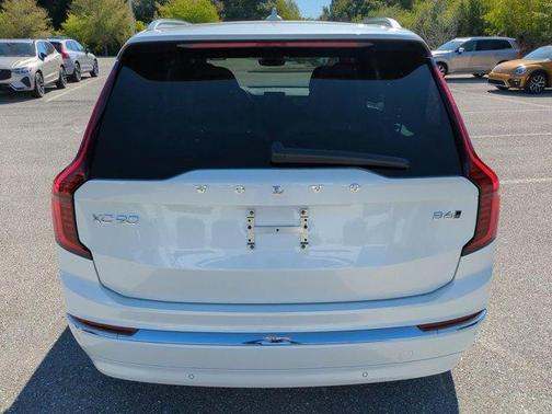 Crystal White Pearl 2026 Volvo XC90 B6 Plus 7-Seater