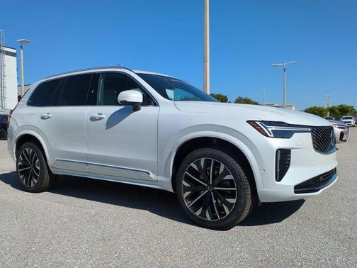 Crystal White Pearl 2026 Volvo XC90 B6 Plus 7-Seater