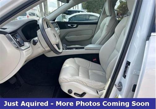 2023 Volvo XC60 B5 Plus Bright Theme