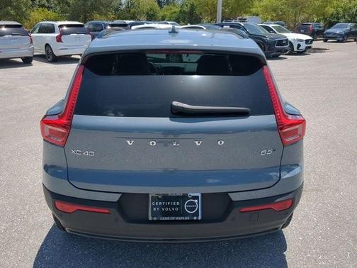 2023 Volvo XC40 B5 Plus Dark Theme