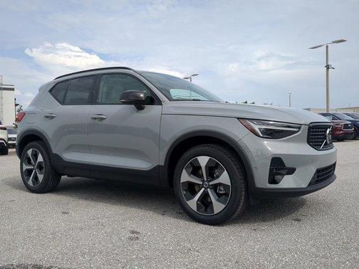 2026 Volvo XC40 PLUS