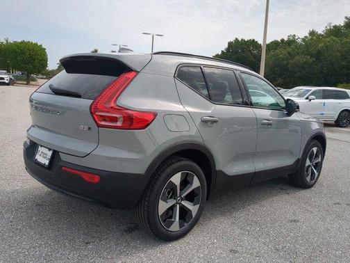 2026 Volvo XC40 PLUS