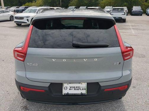 2026 Volvo XC40 PLUS