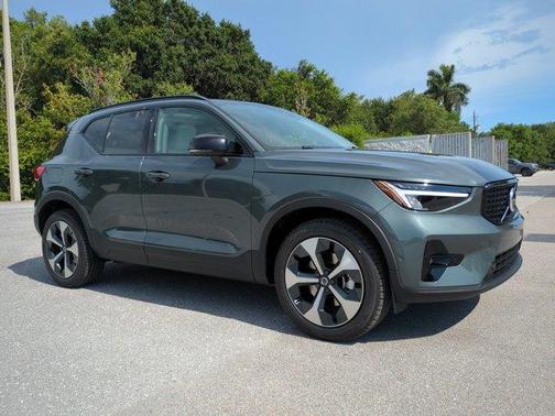 Forest Green 2026 Volvo XC40 B5 Plus