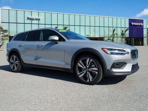 2025 Volvo V60 Cross Country B5 Plus